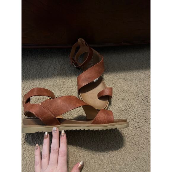 Women's Very G strappy brown Sandals size 6 - Picture 2 of 6